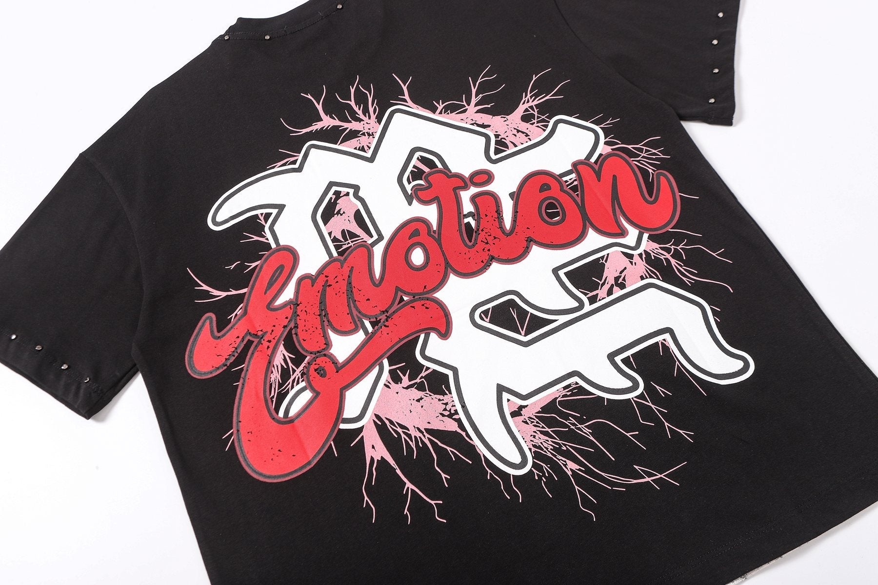MIXED EMOTION Statue Graphic Short-Sleeve T-Shirt — detail