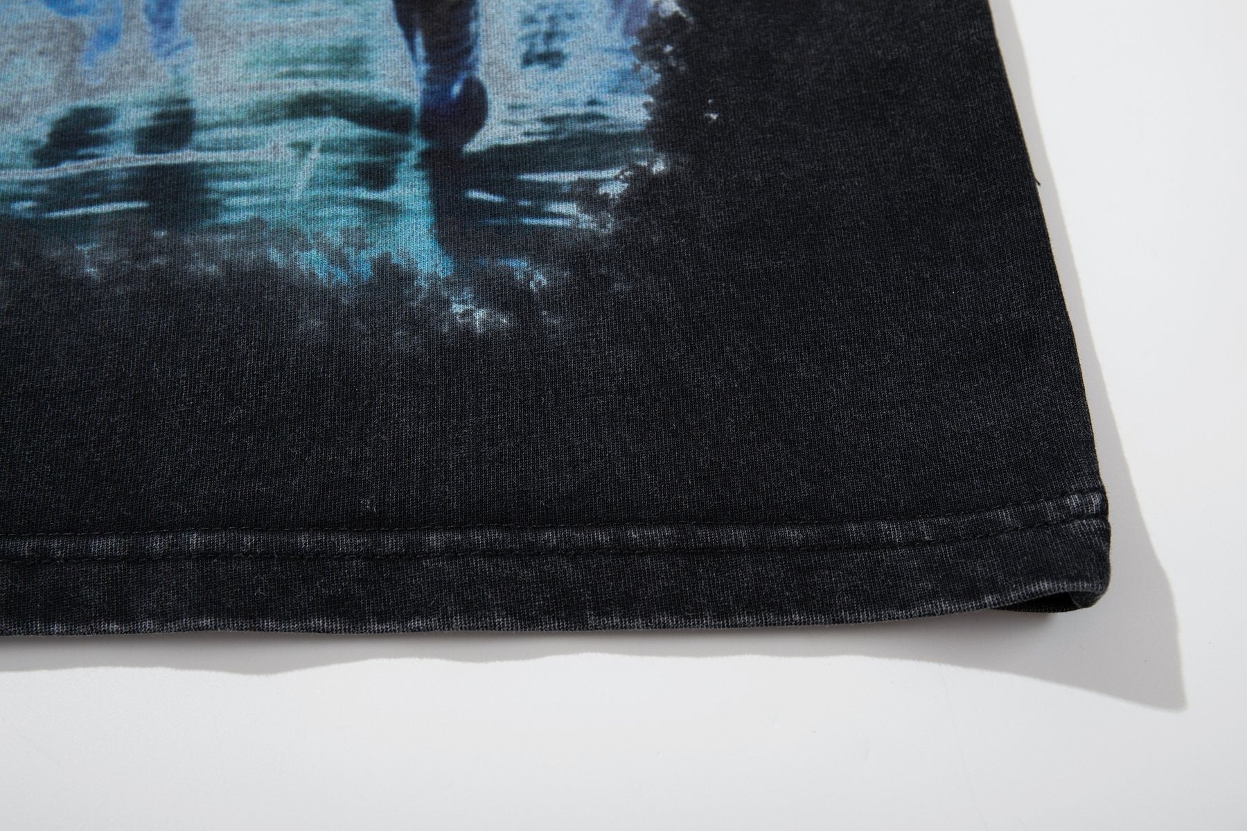 MAJESTIK Football Lion Graphic T-Shirt — detail